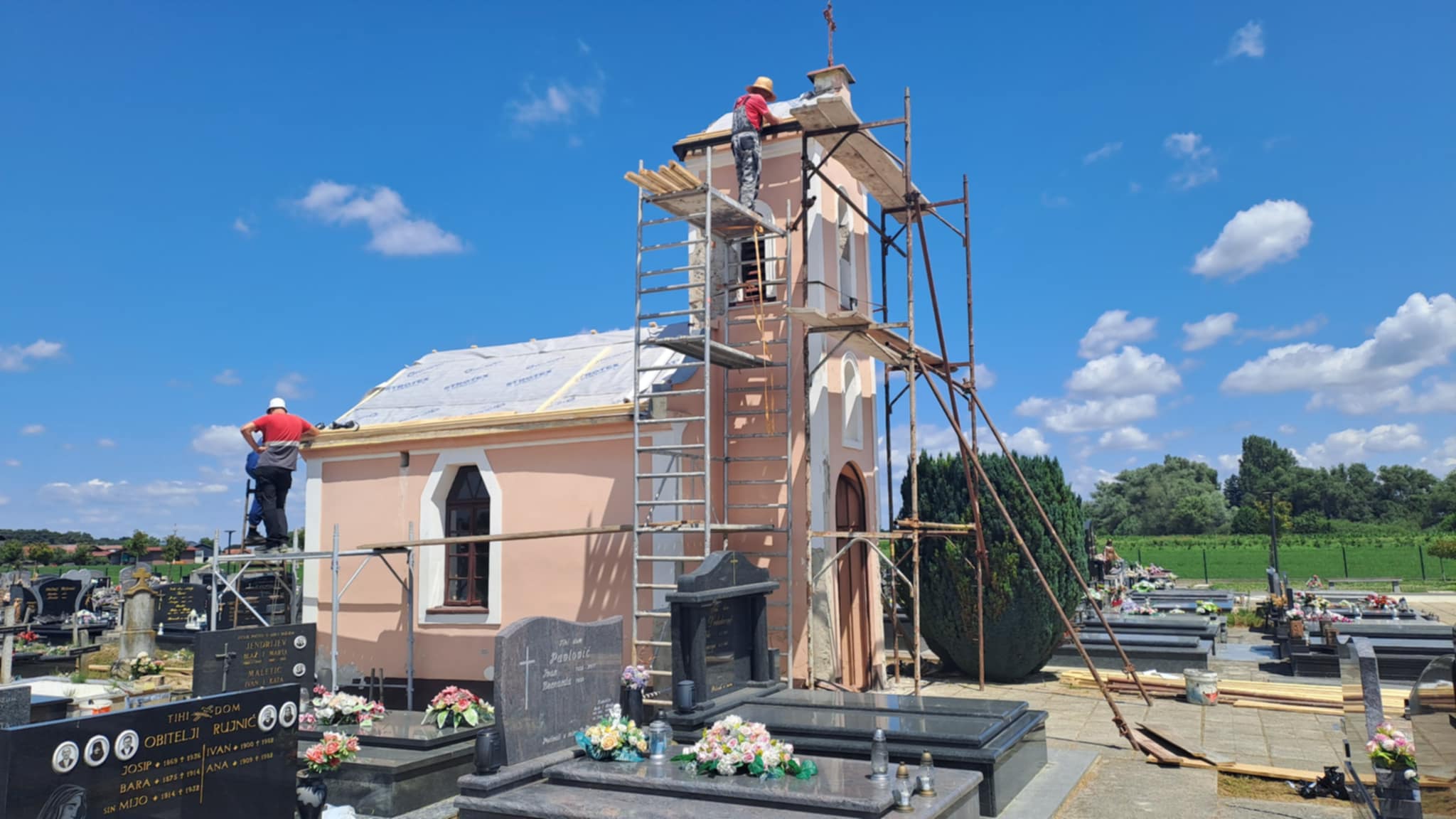 Obnova kapelice Žalosne Gospe na mjesnom groblju u Ferdinandovcu 4